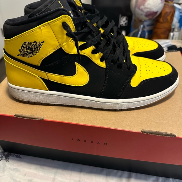 JORDAN 1 MID “NEW LOVE” - Picture 2 of 3